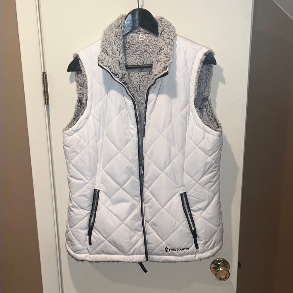 Free Country White Quilted Vest with Gray Fleece Lining